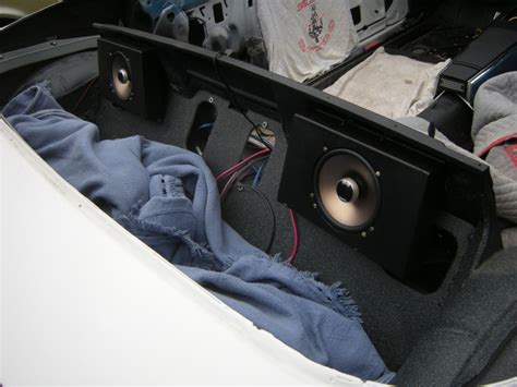 Technical Rear speakers in a 50s convertible 